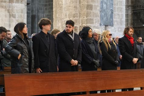 Las emotivas imágenes de los hijos de Concha Velasco en el funeral de ...