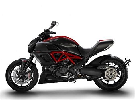 Ducati Diavel 1200 Carbon (2010 - 13), prezzo e scheda tecnica - Moto.it