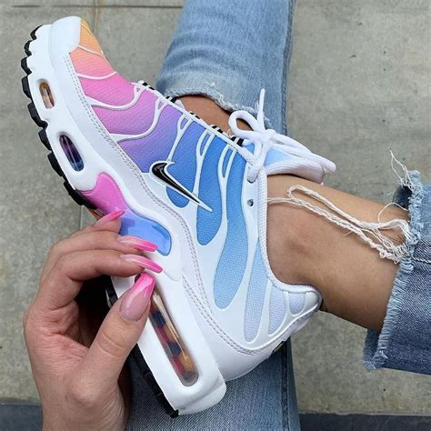 Tns Nike _ Tns Nike in 2020 | Nike women outfits, Nike air max plus ...