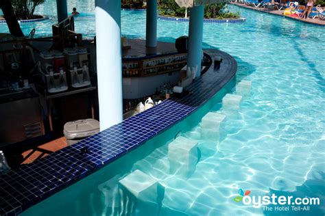 Best Swim-Up Bars in Punta Cana | Oyster.com