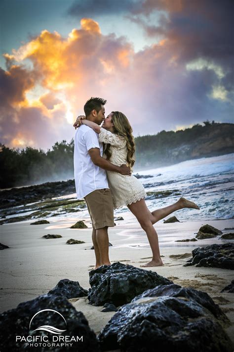 Beach photo session -gorgeous couple! Photography Ideas Hawaii # ...