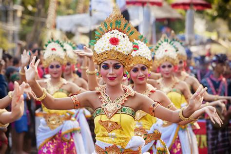 Indonesia Traditional Clothes