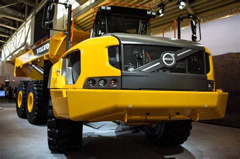 Volvo CE unveils 60-ton A60H articulated dump truck