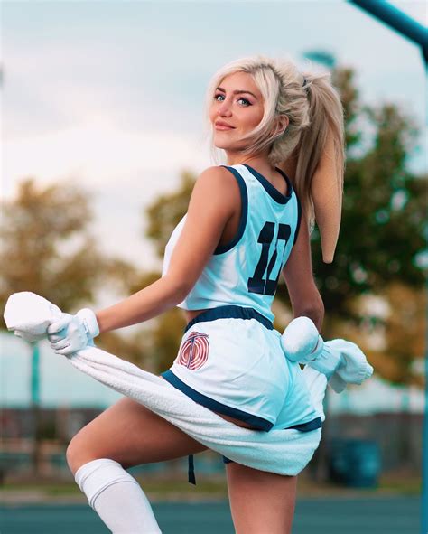 lola bunny cosplay by Lisa Mancini | DreamPirates