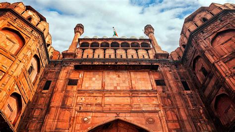 Download Vibrant Lahore Fort Wallpaper | Wallpapers.com