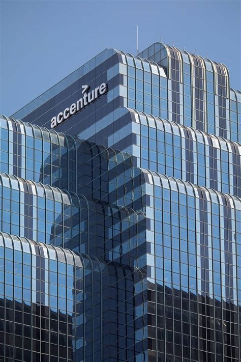 Accenture Tower | Iconic 40-Story in Chicago, Illinois | KBS