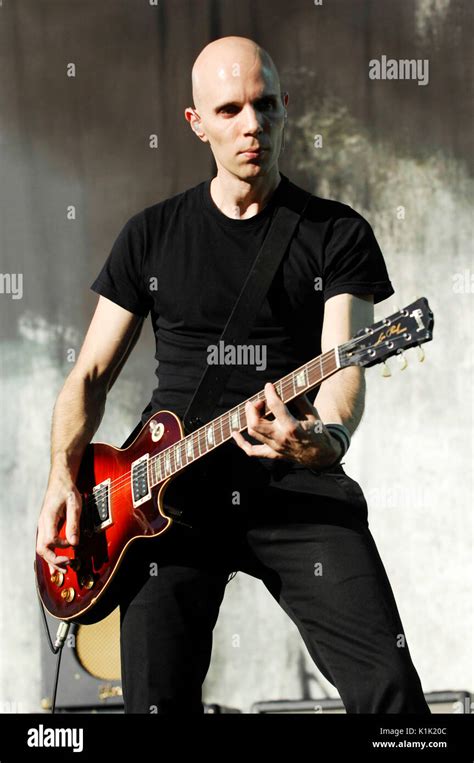 Billy Howerdel Ashes Divide performing 2008 Projekt Revolution Tour ...