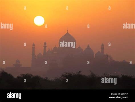 Taj Mahal Sunrise Stock Photo - Alamy