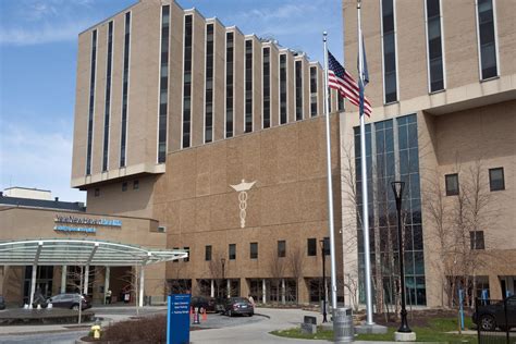 Man arrives at Bridgeport Hospital with stab wound