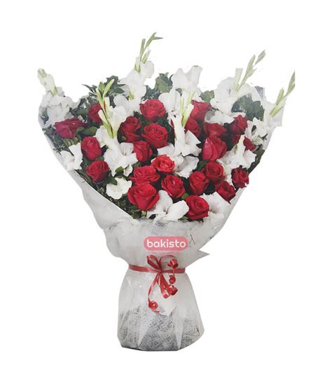 large flower bouquet, flower bouquet with red and white flowers