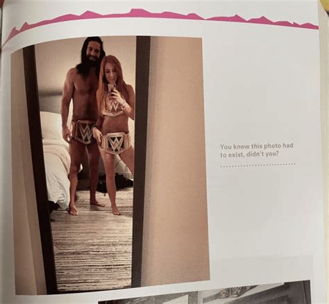 Becky Lynch y Seth Rollins desnudos en el libro de «The Man»