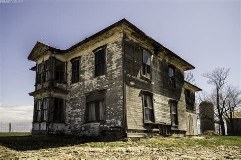 20 Photos Of Creepy Old Abandoned Houses | HuffPost Canada