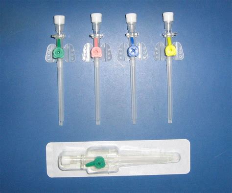 IV Needles And Catheters Intravenous Catheter With Injection Value And ...