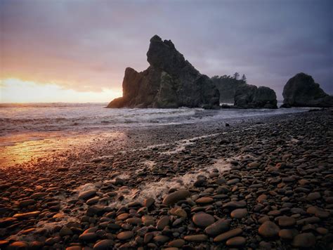 Sunset at Rialto Beach, Washington last night [OC] [4592 x 3448] : pics