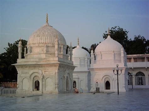 Dargah-E-Hakimi Burhanpur | Dargah-E-Hakimi timings, history, images ...