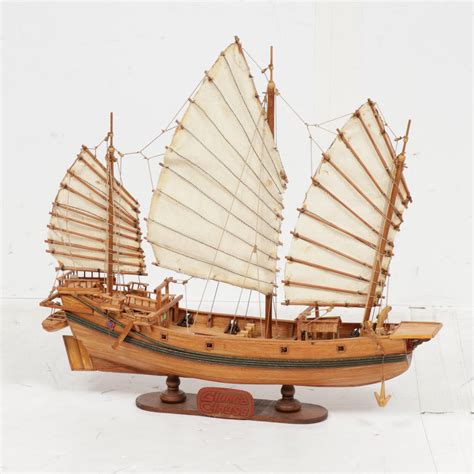 Amati 1421 Chinese Pirate Foochow Junk Ship Model with Custom Case | EBTH