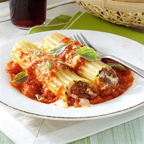 Stuffed Manicotti with Meat and Cheese