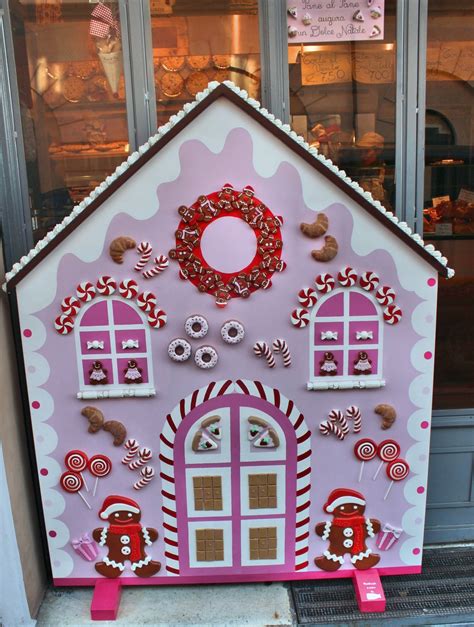 30+ Gingerbread House Christmas Decor - DECOOMO