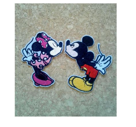 Mickey Minnie Mouse Kissing