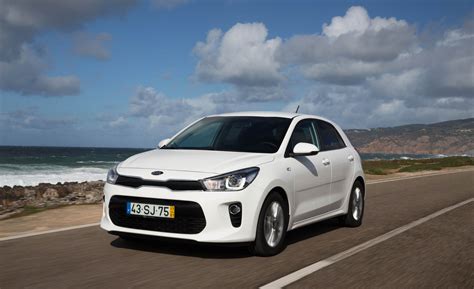 2018 Kia Rio Hatchback White Test Drive Gallery (Photo 4 of 49)