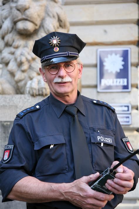 File:HH Polizeihauptmeister MZ.jpg - Wikipedia