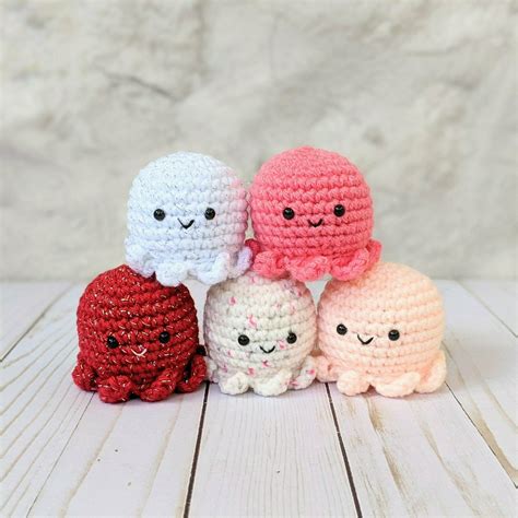 CROCHET PATTERN: Baby Octopus, Stuffed Amigurumi Plush Toy | BabyCa...