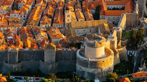 Walls of Dubrovnik architecture • Dubrovnik fortress