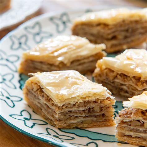 Baklava Recipe (How to Make It Step by Step) - Fifteen Spatulas