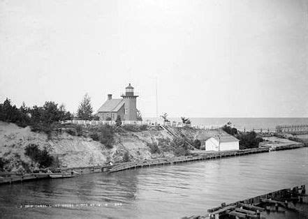 Keweenaw Waterway Upper Entrance Lighthouse | Lighthouse photos ...