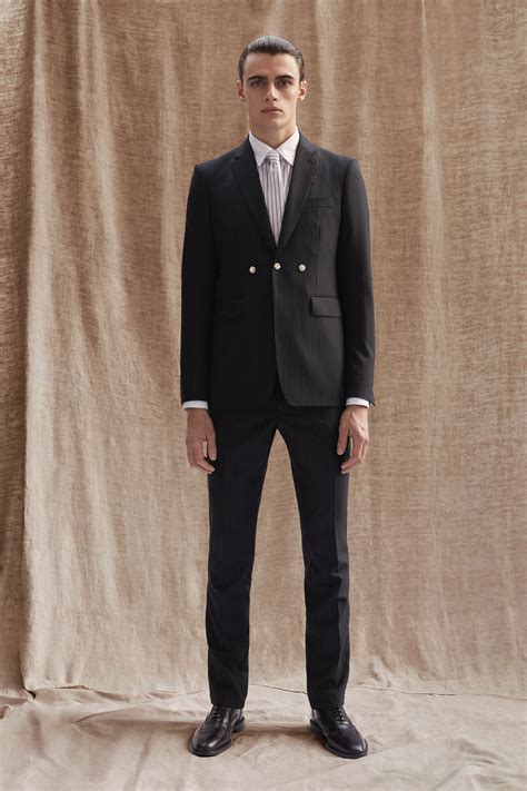 Riccardo Tisci unveils his Burberry Pre-Fall 2019 Collection - ICON