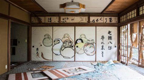 An Urban Explorer's Unsettling Photos from Abandoned Places in Japan ...