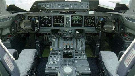 Aerospaceweb.org | Aircraft Museum - MD-11 Cockpit Pictures