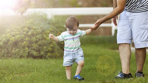 Developmental milestones: walking | BabyCentre