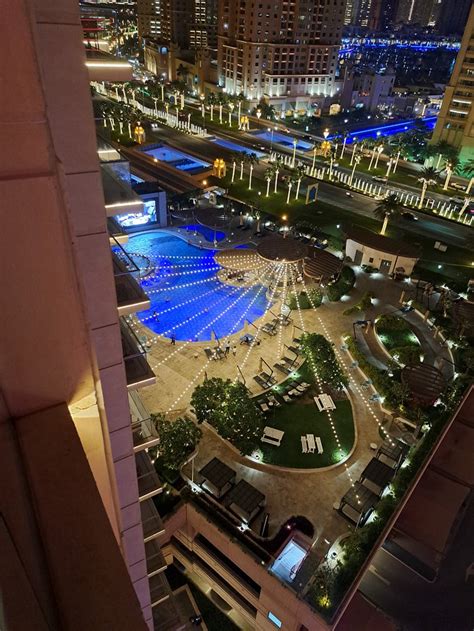 Hilton Doha The Pearl Pool Pictures & Reviews - Tripadvisor