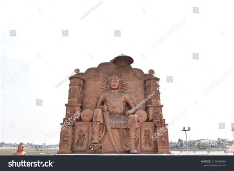 14 King vikramaditya statue Images, Stock Photos & Vectors | Shutterstock