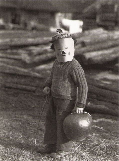 Vintage Halloween Costume 1 | Creative Ads and more...