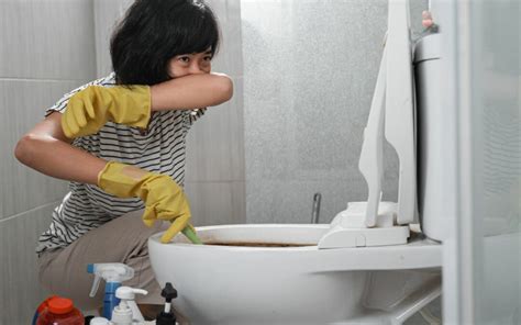 What Causes Sewer Gas Smell In Bathroom? | ASAP Plumbing Experts