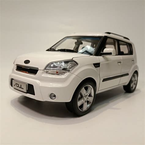 1/18 Dealer Edition Kia Soul (White) Diecast Car Model - LIVECARMODEL.com