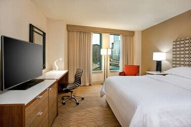 Hotel Rooms Downtown Chicago IL | Sheraton Grand Chicago