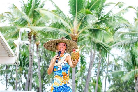 Oahu: Oceanfront Luau at the Waikiki Aquarium | GetYourGuide