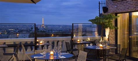 Une terrasse avec vue à Montmartre | Terrass hotel paris, Terrass hotel ...