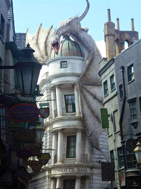 Gringotts Wizarding Bank - Universal Studios by prominentarcher on ...