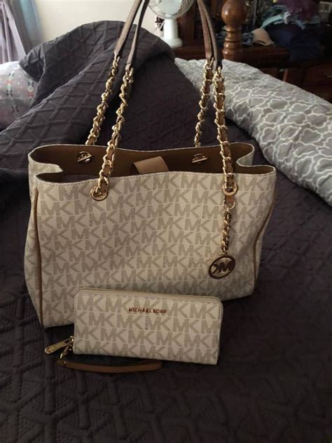 Michael Kors Bag And Wallet Set | Mk handbags michael kors, Handbags ...