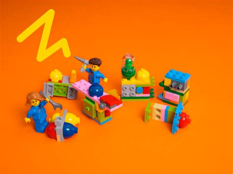 Build a Space Station together | LEGO.com for Families GB