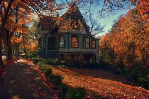 Spooky Autumn House | Halloween | Pinterest