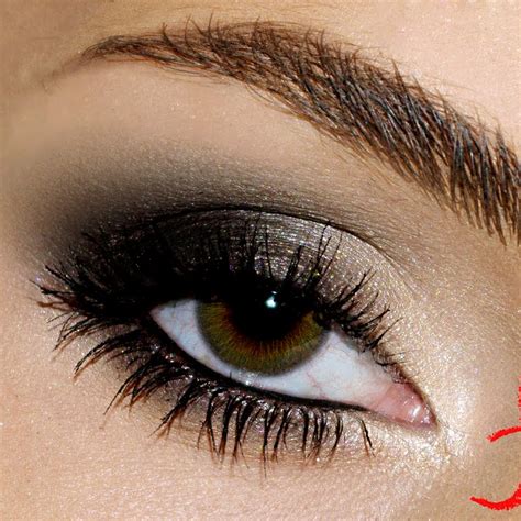 Dark Smokey Eye makeup tutorial | AmazingMakeups.com