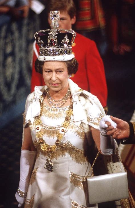 Queen Elizabeth II says crown jewels would ‘break neck’ if she looked ...