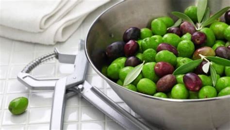 3 Best Ways To Pit Olives: Ultimate How To Guide