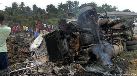 Nigeria fuel tanker explosion kills at least 95 | News | DW | 12.07.2012