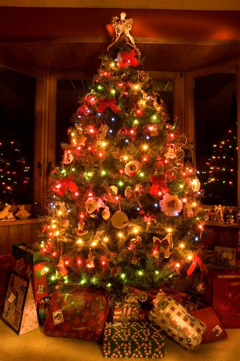 11 Awesome And Dazzling Christmas Tree Lights Ideas - Awesome 11